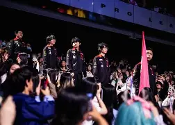 实力碰撞场面激烈，胜者将成为后来者(凭什么后来者居上因为前者不争不抢沙雕)