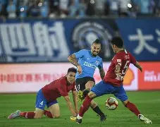 重庆斯威对阵大连一方，双方战术对决精彩纷呈(重庆斯威阵容)