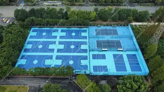 国内篮球职业赛事迷人纷呈，球场氛围热烈欢腾
