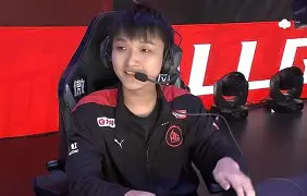 九州平台-阿贾克斯后防连续零封，榜首雨后春笋般崛起的简单介绍