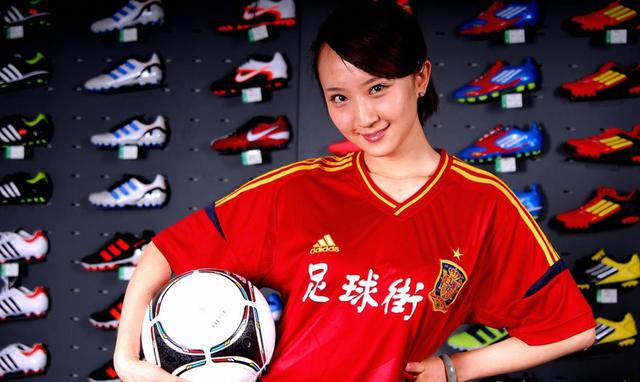 女足教练解读战术,球队备战高级别比赛(女足主教练选拔) 女足教练解读战术,球队备战高级别比赛(女足主教练选拔)
